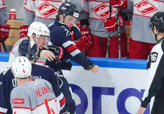 «Металлург» переиграл на своем льду «Спартак»